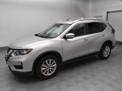 Used 2020 Nissan Rogue SV FWD image 2