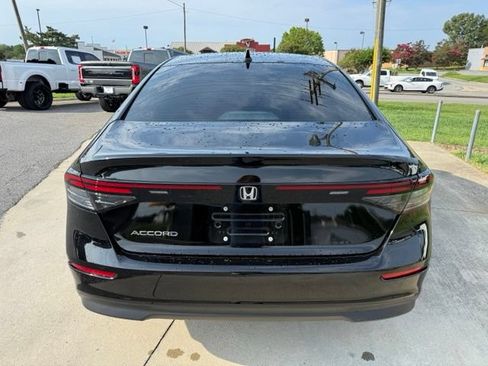 Used 2025 Honda Accord SE image 9