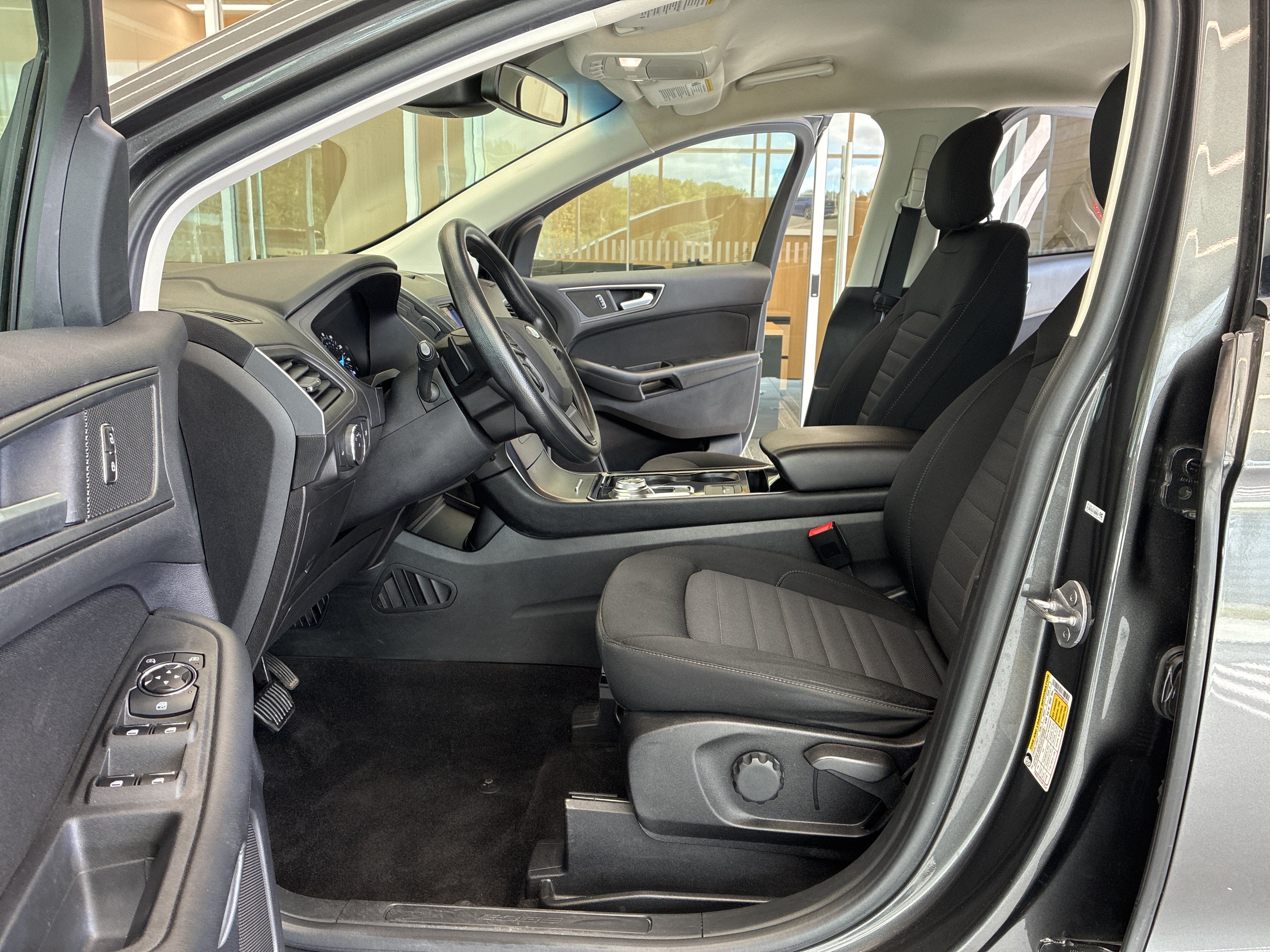 Used 2019 Ford Edge SE AWD/4WD image 14