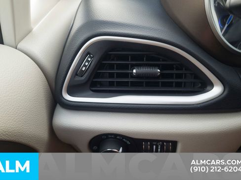 Used 2022 Chrysler Voyager LX image 20