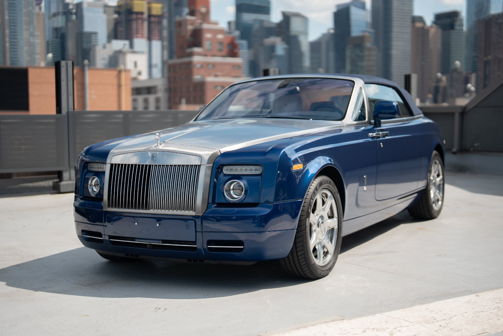 Used 2011 Rolls-Royce Phantom Drophead Coupe RWD image 1