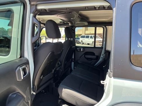 Used 2024 Jeep Wrangler Unlimited Rubicon 4xe AWD/4WD image 12
