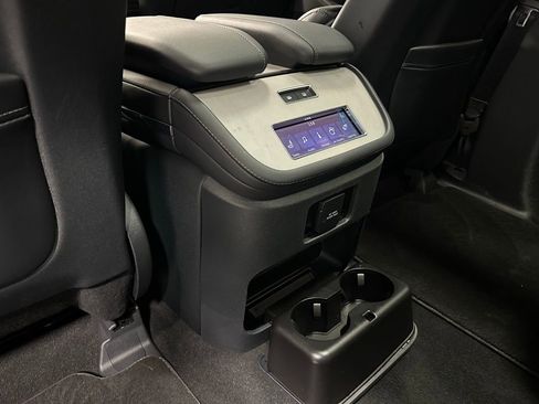 Used 2025 Lincoln Navigator Reserve image 50