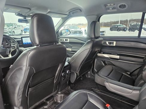 Used 2022 Ford Explorer XLT w/ Equipment Group 202A image 27