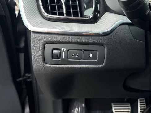 Used 2019 Volvo XC60 T8 R-Design w/ Advanced Package image 31