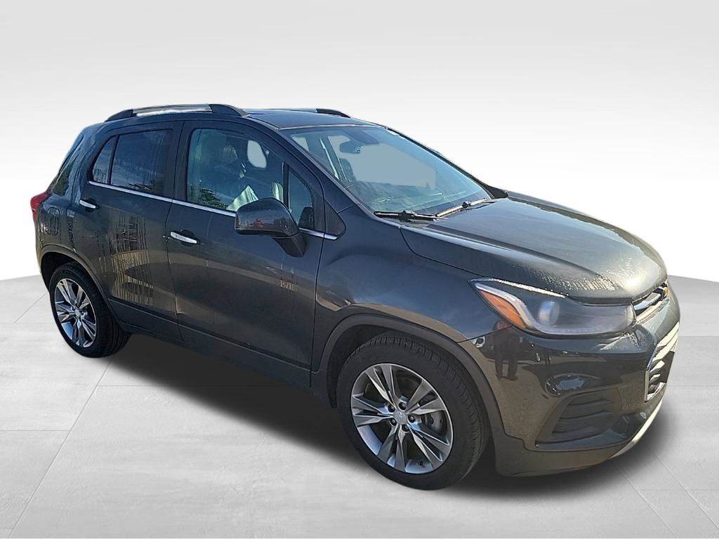 Used 2020 Chevrolet Trax LT w/ Sun & Sound Package FWD image 6