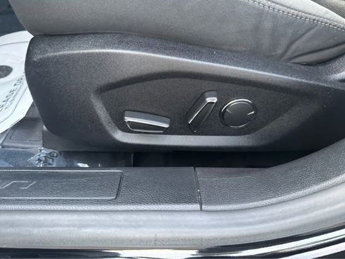 Used 2017 Ford Fusion SE w/ Fusion SE Technology Package image 11