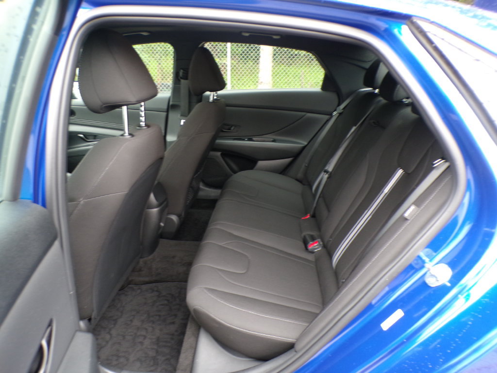 Certified 2026 Hyundai Elantra SEL Sport Premium FWD image 17
