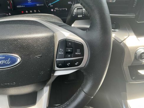 Used 2022 Ford Explorer XLT w/ Equipment Group 202A AWD/4WD image 11