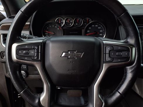 Used 2021 Chevrolet Suburban Z71 w/ Luxury Package image 12