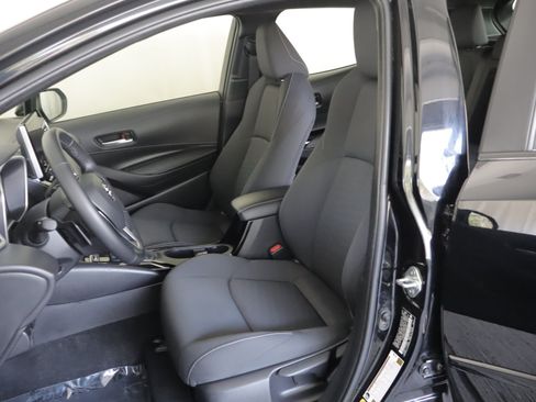 Used 2025 Toyota Corolla Hatchback w/ SE Package FWD image 7