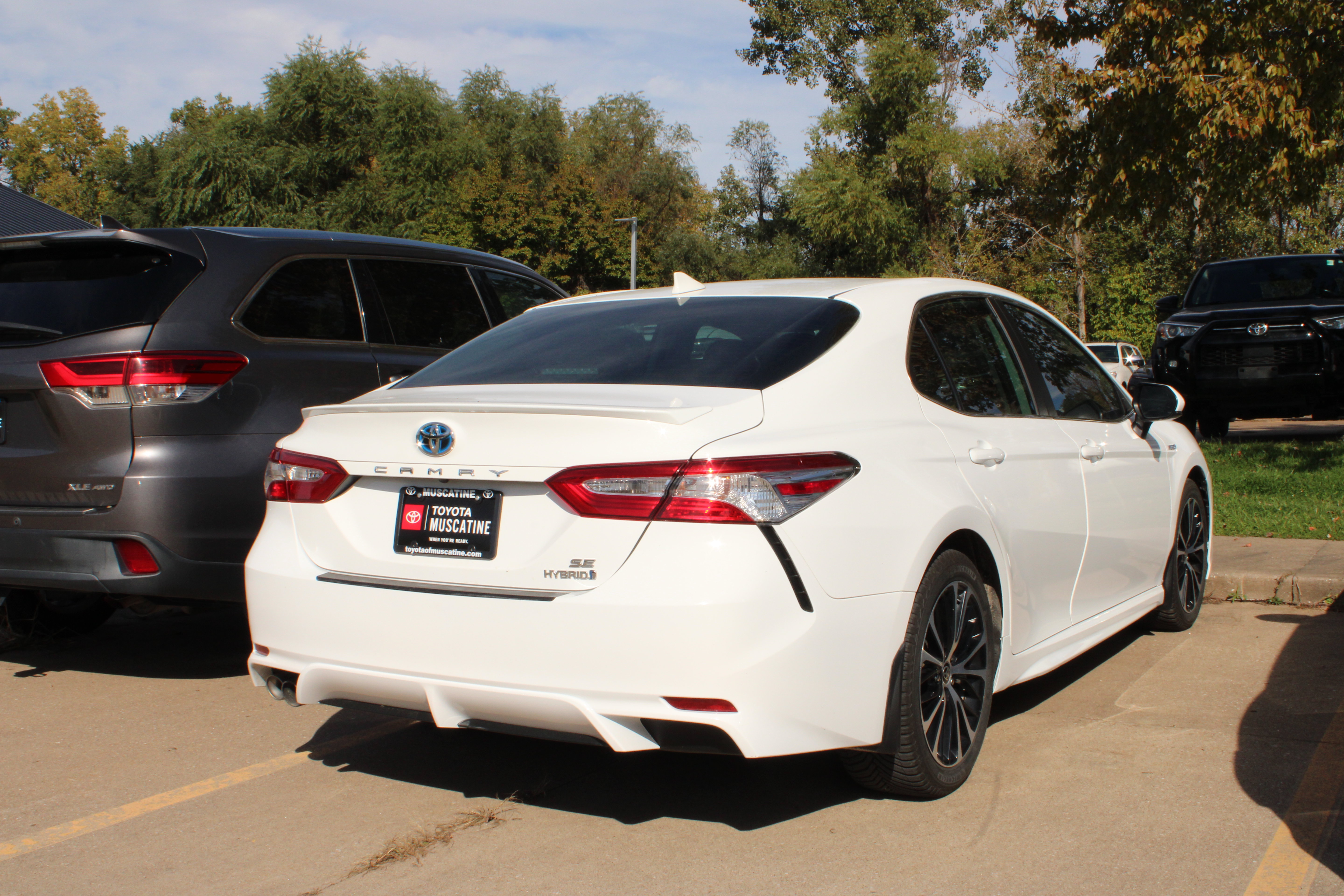 Used 2020 Toyota Camry SE FWD image 4