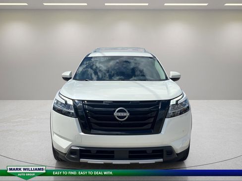 Used 2023 Nissan Pathfinder SL w/ Black Appearance Package AWD/4WD image 8