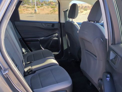 Used 2022 Ford Escape SE image 28