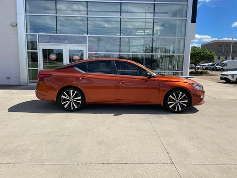 Used 2020 Nissan Altima 2.5 SR w/ Premium Package FWD image 4