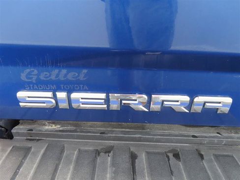 Used 2017 GMC Sierra 1500 SLT w/ All Terrain X Package AWD/4WD image 12