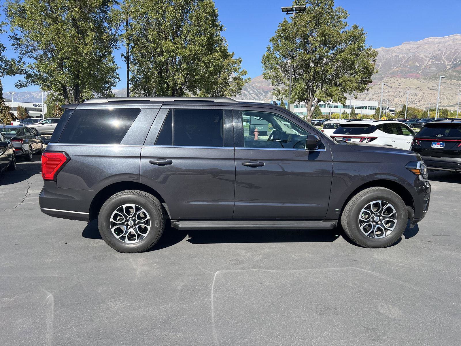 Used 2022 Ford Expedition XLT AWD/4WD image 14