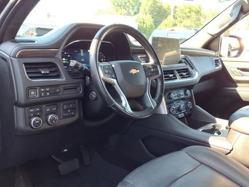 Used 2022 Chevrolet Tahoe LT w/ LT Signature Package AWD/4WD image 9