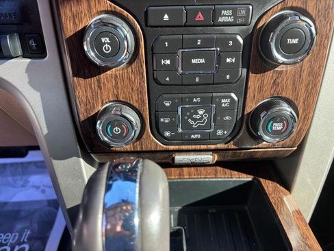 Used 2014 Ford F150 Lariat w/ Lariat Chrome Package image 27