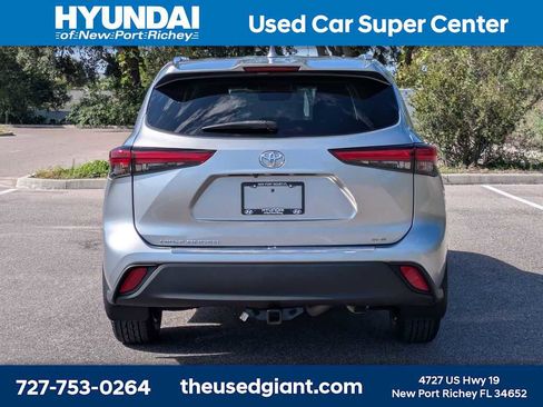 Used 2020 Toyota Highlander XLE FWD image 4