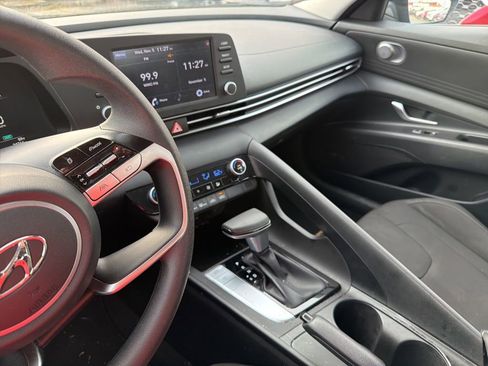 Used 2022 Hyundai Elantra SEL image 25