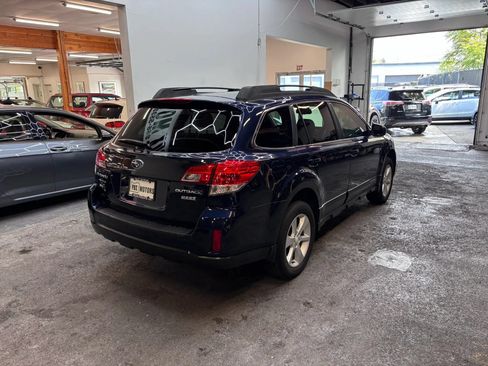 Used 2013 Subaru Outback 2.5i Premium AWD/4WD image 6