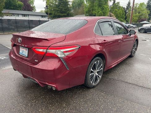 Used 2018 Toyota Camry SE image 4