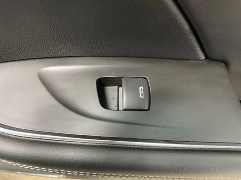 Used 2023 Buick Envision Avenir AWD/4WD image 25
