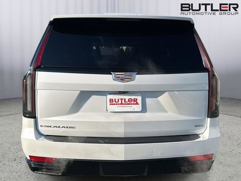 Used 2021 Cadillac Escalade Sport w/ Driver Assist Tech Package image 4