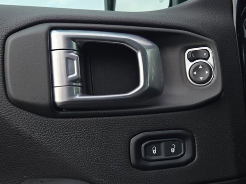 Used 2023 Jeep Wrangler Unlimited Sahara image 20