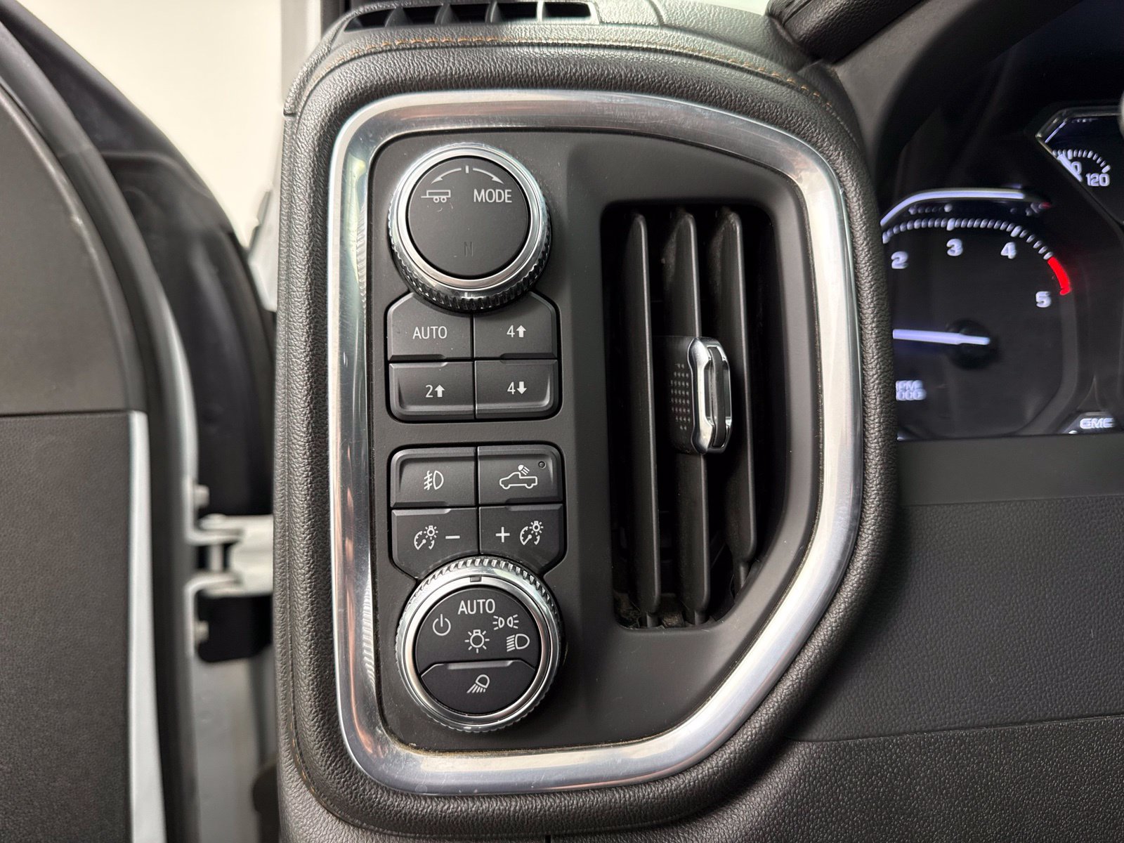 Used 2023 GMC Sierra 2500 AT4 w/ AT4 Preferred Package AWD/4WD image 15
