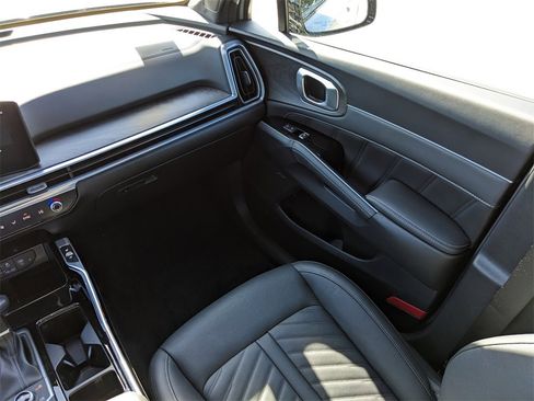 Certified 2025 Kia Sorento SX Prestige image 19
