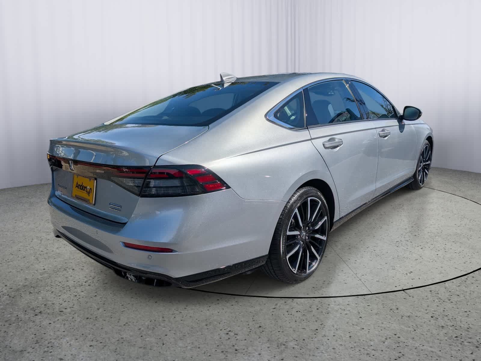 Used 2024 Honda Accord Touring image 3