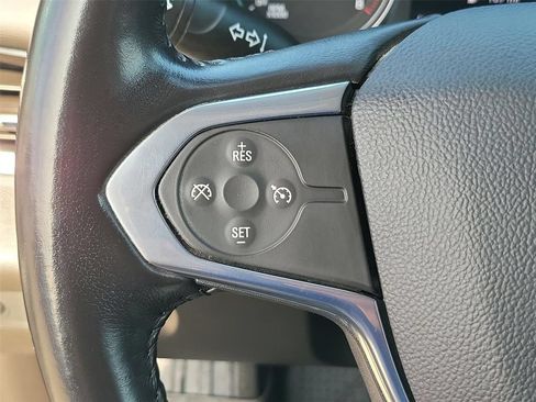 Used 2021 Chevrolet Traverse LT FWD image 37