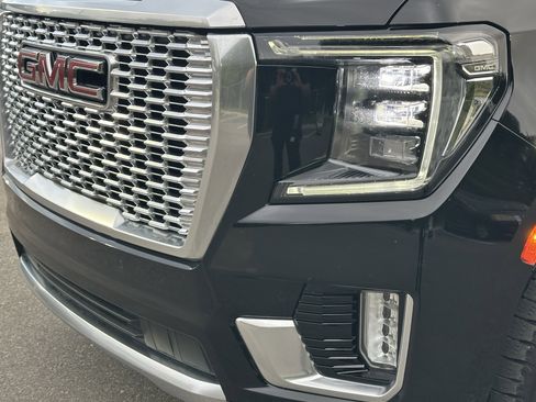 Used 2023 GMC Yukon Denali w/ Denali Reserve Package image 6