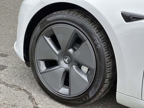 Used 2023 Tesla Model 3 Standard Range image 9