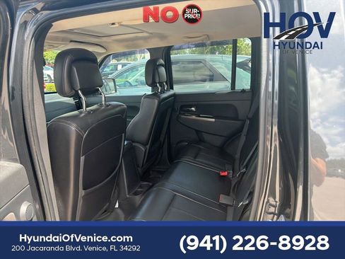 Used 2011 Jeep Liberty Limited w/ Comfort/Convenience Group AWD/4WD image 8