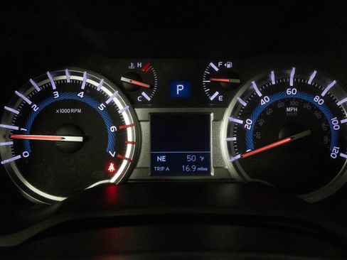 Used 2014 Toyota 4Runner Limited image 30