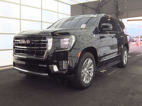 Used 2024 GMC Yukon SLT w/ SLT Luxury Package image 1