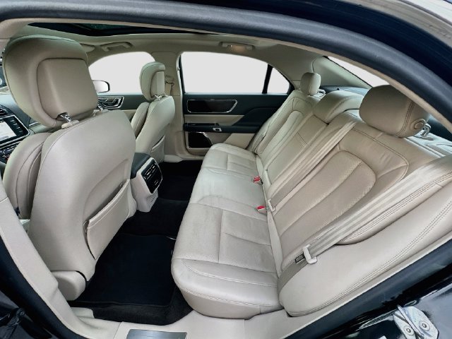 Used 2018 Lincoln Continental Select w/ Continental Climate Package AWD/4WD image 27