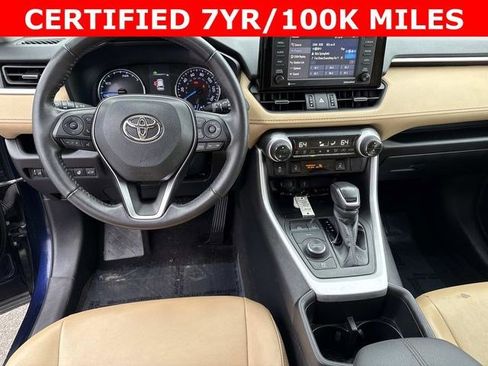 Used 2022 Toyota RAV4 XLE Premium image 18