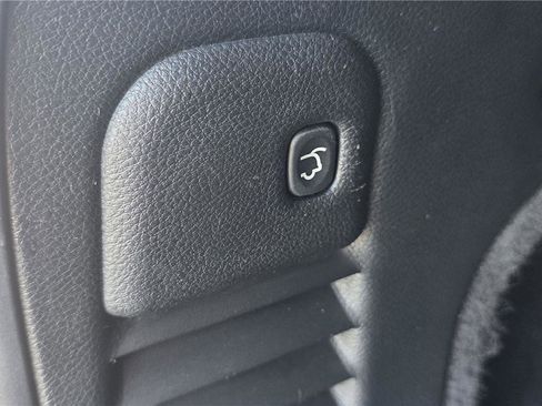 Used 2019 Jeep Grand Cherokee Altitude AWD/4WD image 11