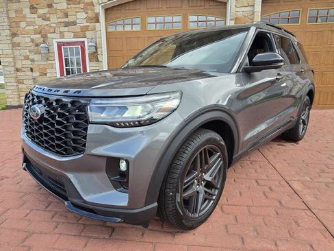 Used 2025 Ford Explorer ST-Line w/ Premium Package AWD/4WD image 7