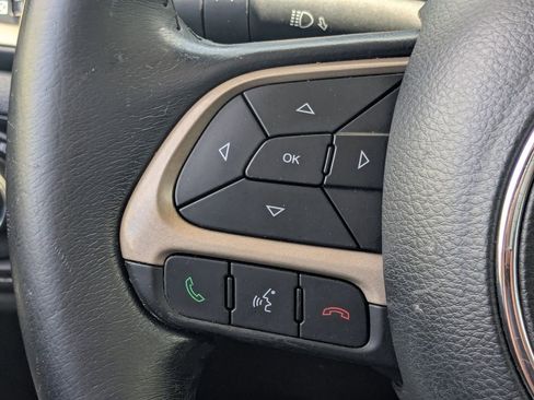 Used 2017 Jeep Renegade Latitude AWD/4WD image 10