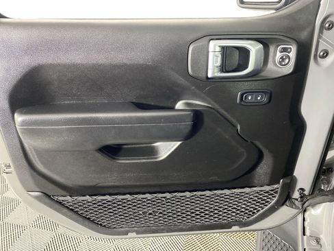 Used 2022 Jeep Gladiator Sport image 13