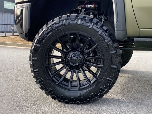 Used 2025 GMC Sierra 2500 AT4X image 17