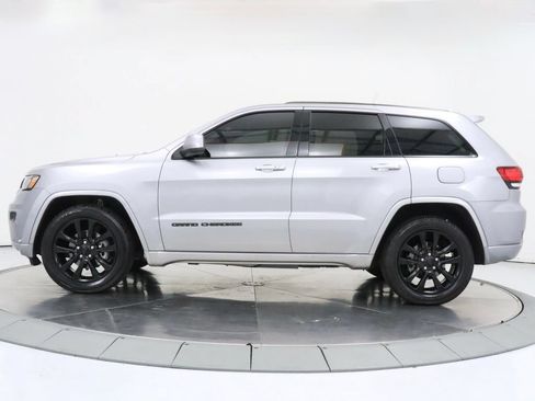 Used 2020 Jeep Grand Cherokee Altitude RWD image 2