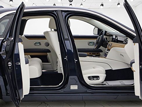 Used 2025 Rolls-Royce Ghost AWD/4WD image 15