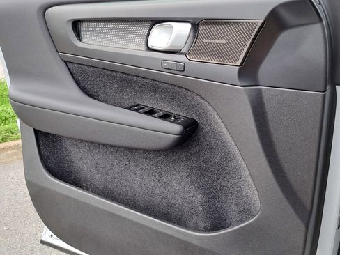 Used 2022 Volvo XC40 T5 R-Design w/ Advanced Package image 18