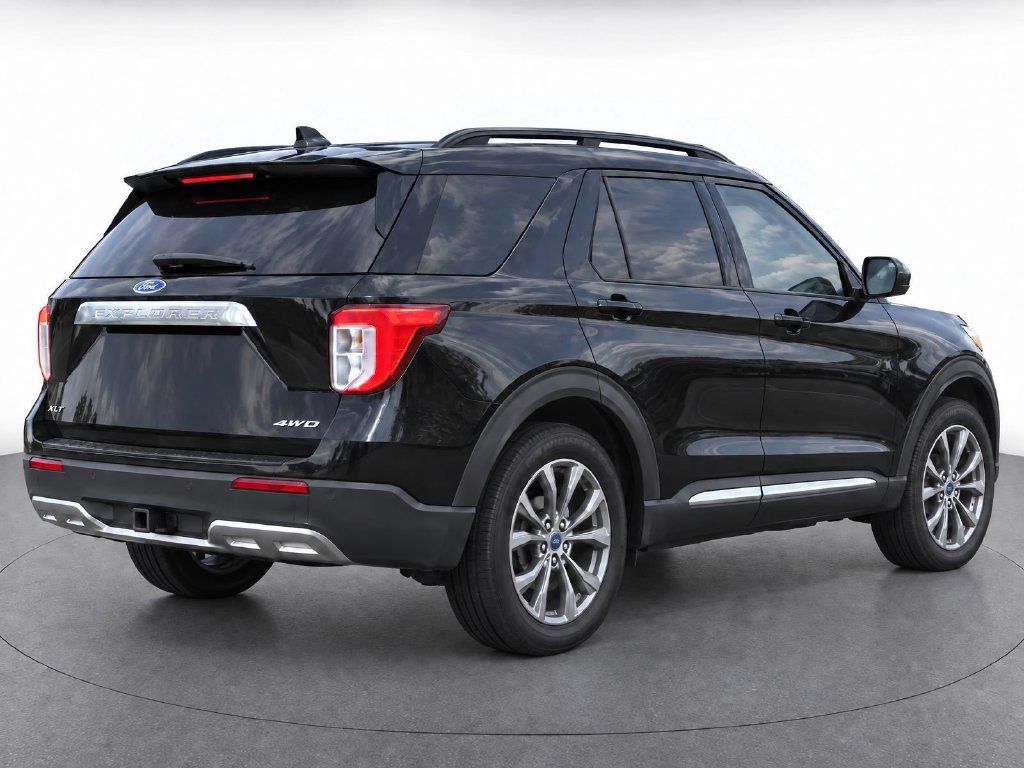 Used 2023 Ford Explorer XLT w/ Equipment Group 202A AWD/4WD image 3